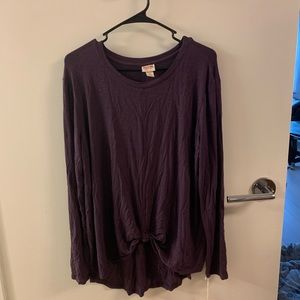 Long sleeve shirt with stylish knot on bottom